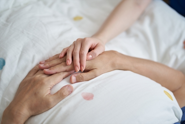 寝たきりで筋力が低下すると廃用症候群になる？原因や予防法をご紹介